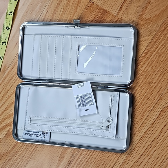 Wallet - Picture 3 of 5